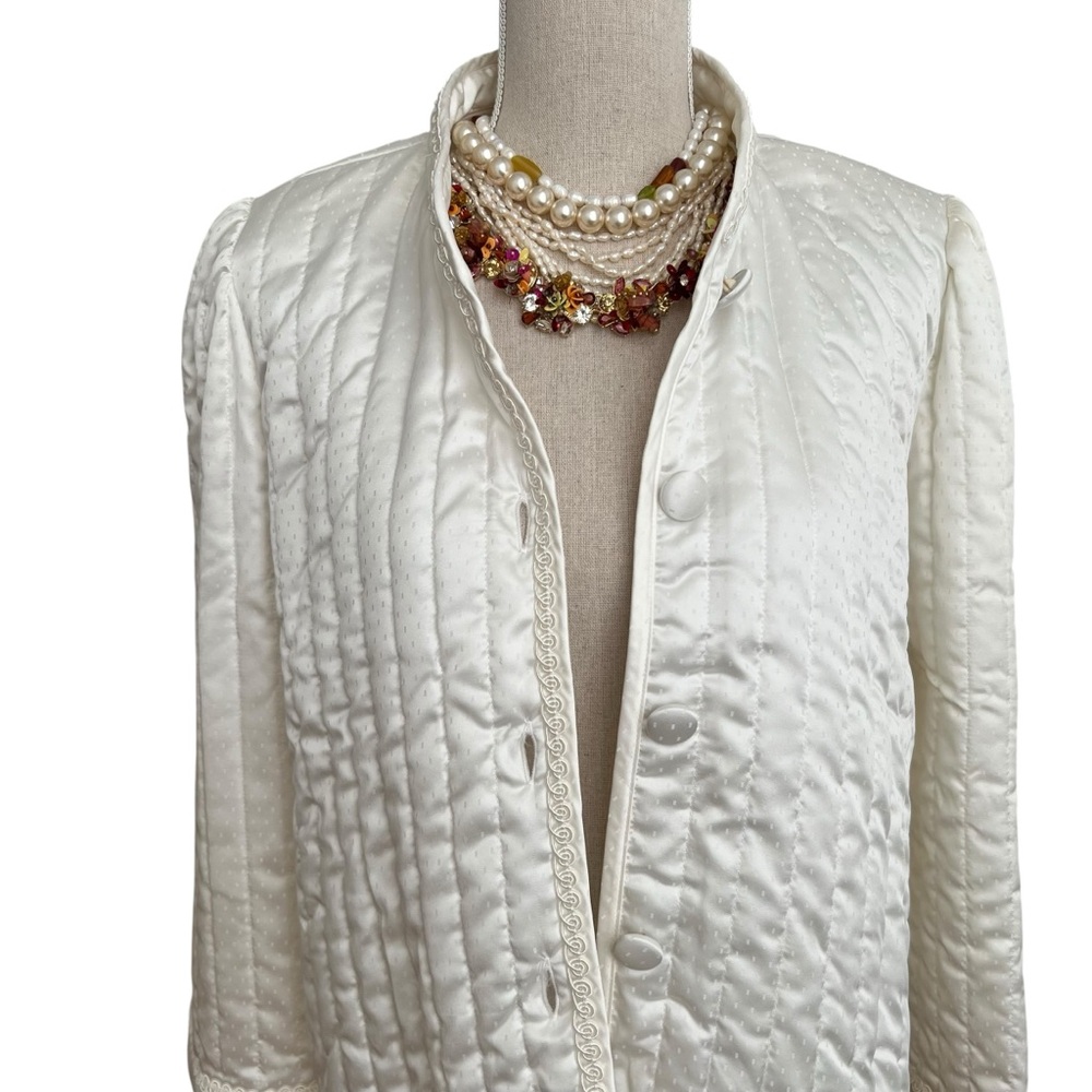 Vintage Cream Satin Quilted Miss Elaine Jacket Size Large ILGWU